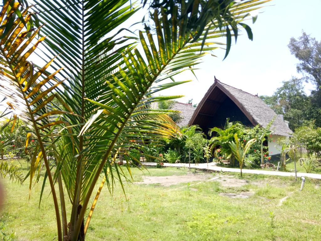 Rose Bungalow Hotel Pemenang ภายนอก รูปภาพ