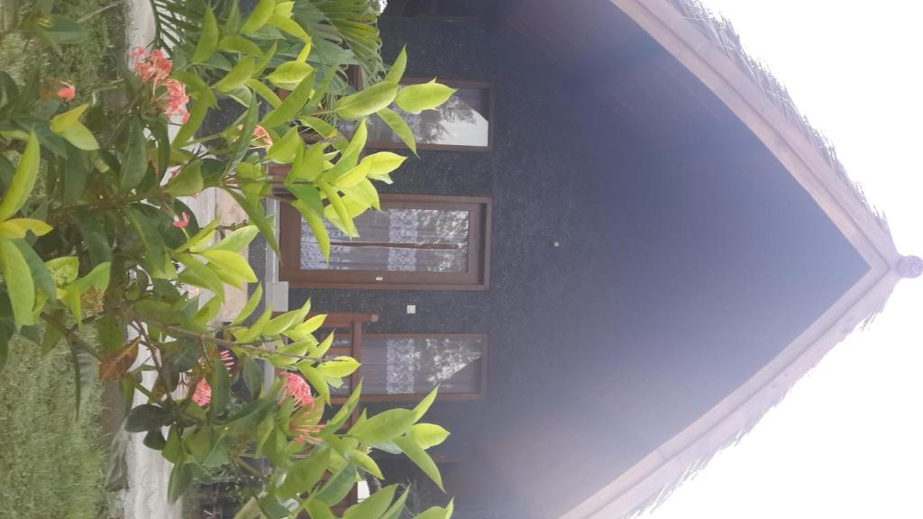 Rose Bungalow Hotel Pemenang ภายนอก รูปภาพ